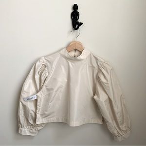 Aritzia, SUNDAY BEST cream cropped blouse in size Small